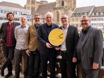 Stellten die zentralen Projekte für die Innenstadt vor: Oberbürgermeister Harry Merge( Mitte); Baubürgermeister Andreas Ringle (r.); Patrik Henschel, Leiter des Planungs- und Baurechtsamts (2.v.r.); Markus Weismann (asp Architekten, 3.v.l.), Sven Lohmeyer (urbanista, 2.v.l.) und Amos Heuss, zukünftiger Leiter des Kompetenzzentrums Innenstadt (l.) © Stadt Heilbronn
