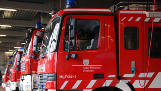 Berufsfeuerwehr Heilbronn, Freiwillige Feuerwehren aus dem Stadtgebiet, das Technische Hilfswerk, die Polizei und die Rettungsdienste arbeiten bei der Übung zusammen. (Foto: Feuerwehr Heilbronn)