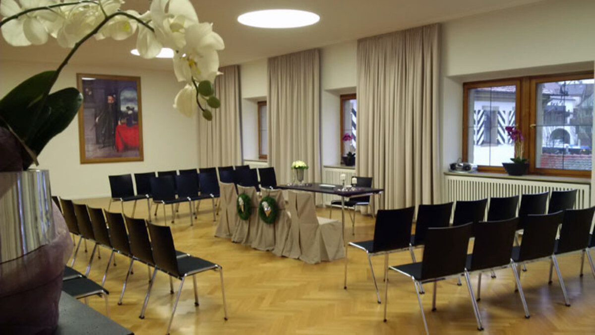 Bei größeren Hochzeiten dient der Deutschrittersaal im Kirchhausener Schloss als Trauzimmer.
