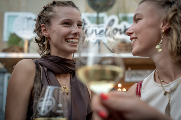 Heilbronner Weindorf 2026 Freundinnen auf dem Heilbronner Weindorf