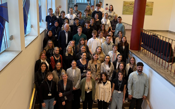 Am letzten Tag der Starterwoche begrüßte Oberbürgermeister Harry Mergel die Gruppe nochmal herzlich im Berufsleben bei der Stadt Heilbronn. (Foto: Stadt Heilbronn)