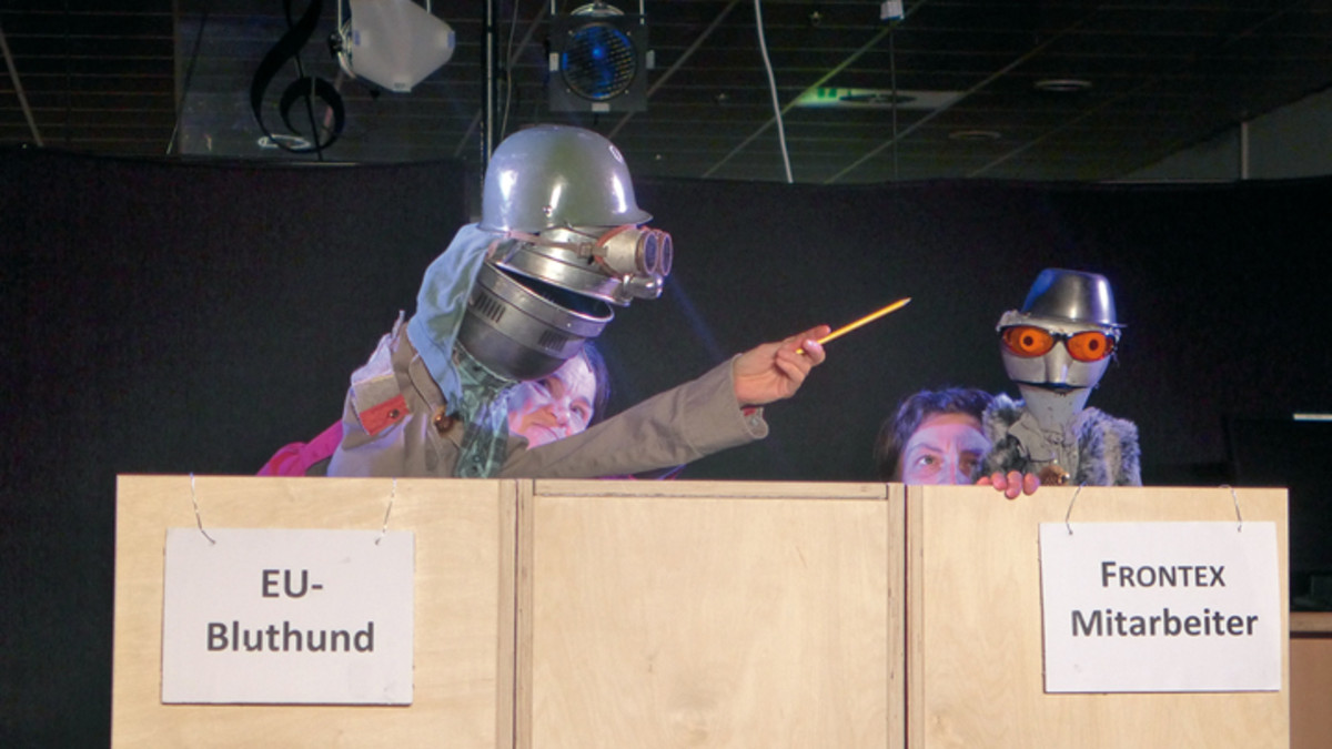 Szene aus dem Stück „Geschichten vom Fliehen und Ankommen".