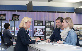 Beratungsgespräch in der Tourist-Information Heilbronn