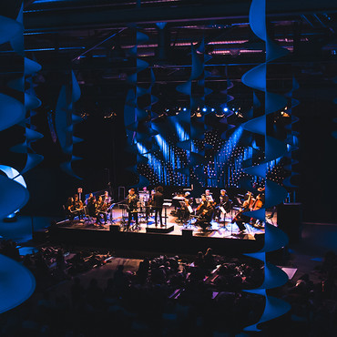 Aufnahme einer großen Bühne in Heilbronn auf der ein Konzert stattfindet