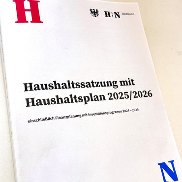 Man sieht das Deckblatt der Haushaltssatzung mit Haushaltsplan für die Jahre 2025 und 2026