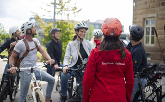 Teilnehmer einer Stadtführung mit dem Fahrrad