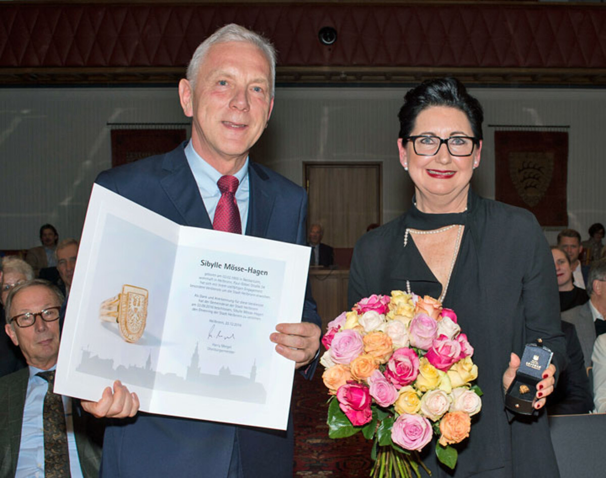Verleihung des Ehrenrings an Sibylle Mösse-Hagen (Foto: Stadtarchiv/B. Kimmerle)