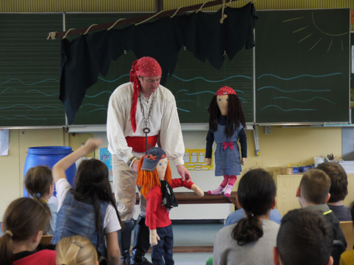 Szene aus dem Klassenzimmerstück „Käpt'n Kross“