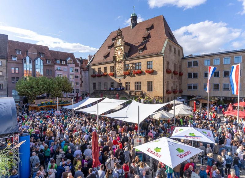 Weindorferöffnung auf dem Marktplatz
