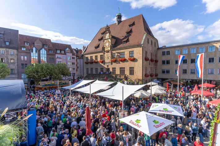 Weindorferöffnung auf dem Marktplatz