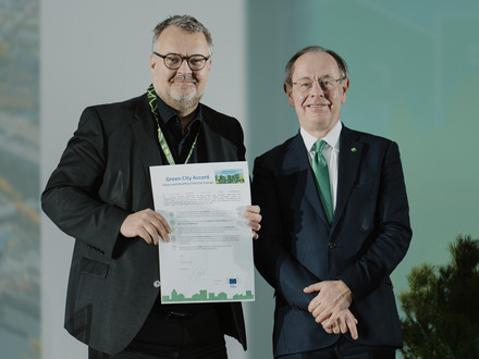 Bürgermeister Andreas Ringle und Patrick Child, Manager der EU-Mission für klimaneutrale und intelligente Städte. (Foto: Europäische Kommission)