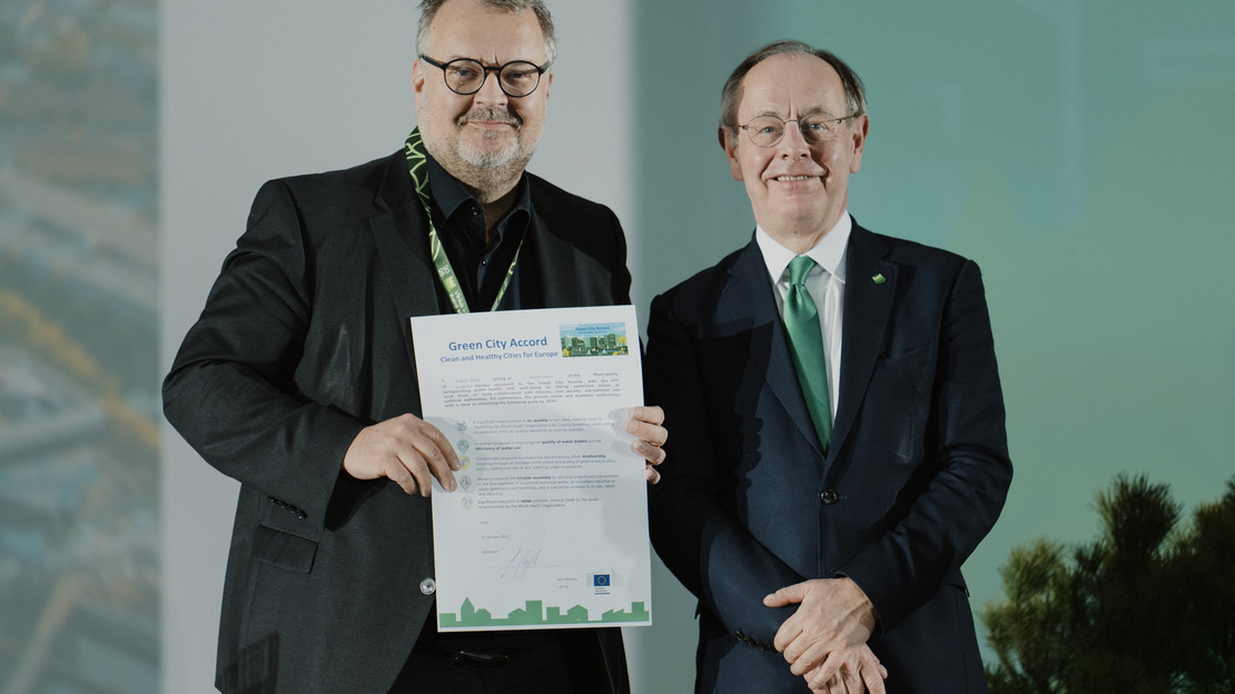 Bürgermeister Andreas Ringle und Patrick Child, Manager der EU-Mission für klimaneutrale und intelligente Städte. (Foto: Europäische Kommission)