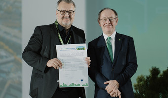 Bürgermeister Andreas Ringle und Patrick Child, Manager der EU-Mission für klimaneutrale und intelligente Städte. (Foto: Europäische Kommission)