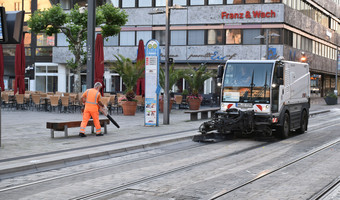 Das Team der Stadtreinigung ist jeden Tag in Straßen und auf Plätzen unterwegs. Für mehr Sauberkeit geht das Ordnungsamt zudem gegen Müllsünden vor. (Foto: Stadt Heilbronn)