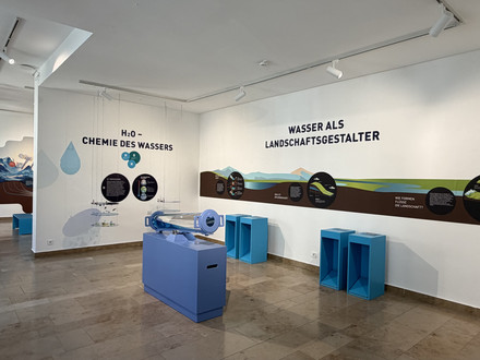 Wasser entdecken, verstehen und neu erleben: Die Ausstellung „H2Oho!“ im Museum im Deutschhof macht die lebenswichtige Ressource mit zahlreichen interaktiven und multimedialen Stationen aus unterschiedlichen Perspektiven erfahrbar.