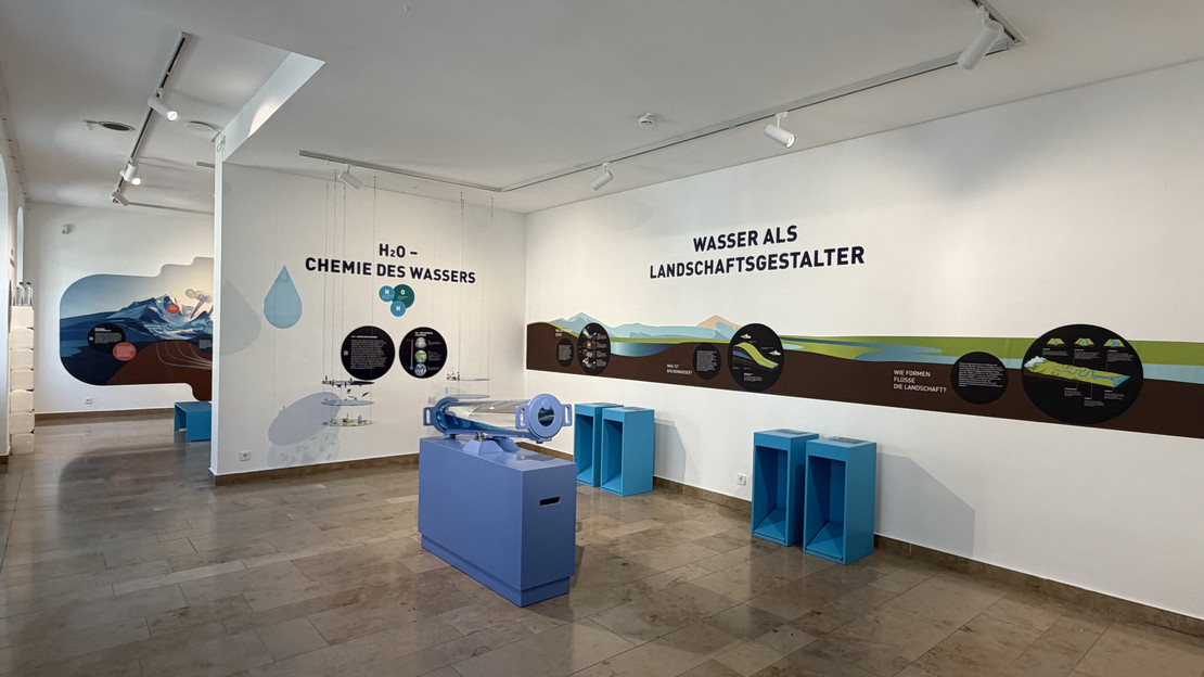 Wasser entdecken, verstehen und neu erleben: Die Ausstellung „H2Oho!“ im Museum im Deutschhof macht die lebenswichtige Ressource mit zahlreichen interaktiven und multimedialen Stationen aus unterschiedlichen Perspektiven erfahrbar.