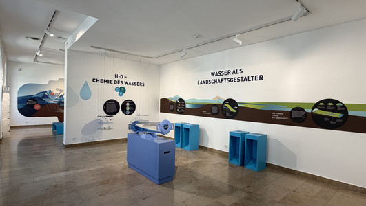 Wasser entdecken, verstehen und neu erleben: Die Ausstellung „H2Oho!“ im Museum im Deutschhof macht die lebenswichtige Ressource mit zahlreichen interaktiven und multimedialen Stationen aus unterschiedlichen Perspektiven erfahrbar.