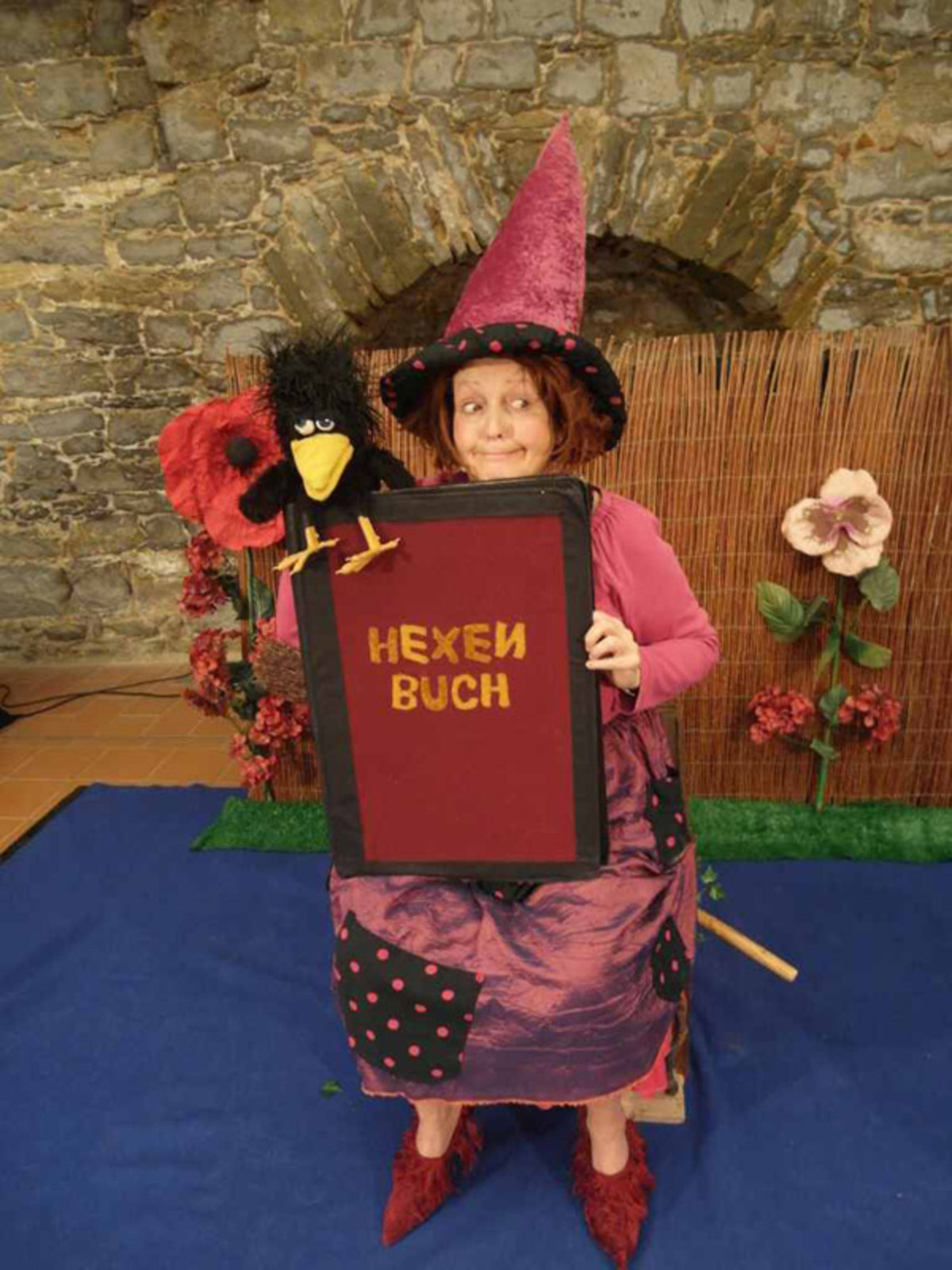 Szene aus dem Stück „Die Kleine Hexe Wackelzahn“