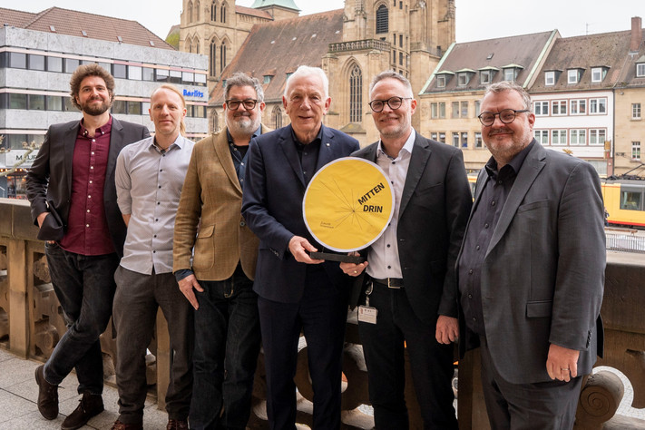 Stellten die zentralen Projekte für die Innenstadt vor: Oberbürgermeister Harry Merge( Mitte); Baubürgermeister Andreas Ringle (r.); Patrik Henschel, Leiter des Planungs- und Baurechtsamts (2.v.r.); Markus Weismann (asp Architekten, 3.v.l.), Sven Lohmeyer (urbanista, 2.v.l.) und Amos Heuss, zukünftiger Leiter des Kompetenzzentrums Innenstadt (l.) © Stadt Heilbronn 
