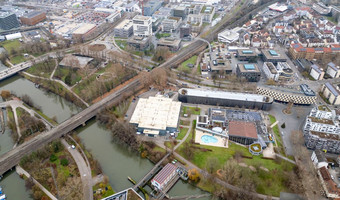 Luftbild auf dem man das Gebiet sieht. Darauf sind das Soleo, die eissporthalle, die Rollsporthalle und
