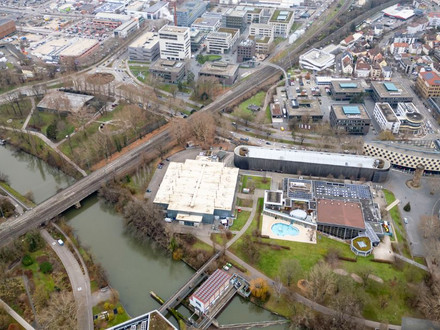 Luftbild auf dem man das Gebiet sieht. Darauf sind das Soleo, die eissporthalle, die Rollsporthalle und