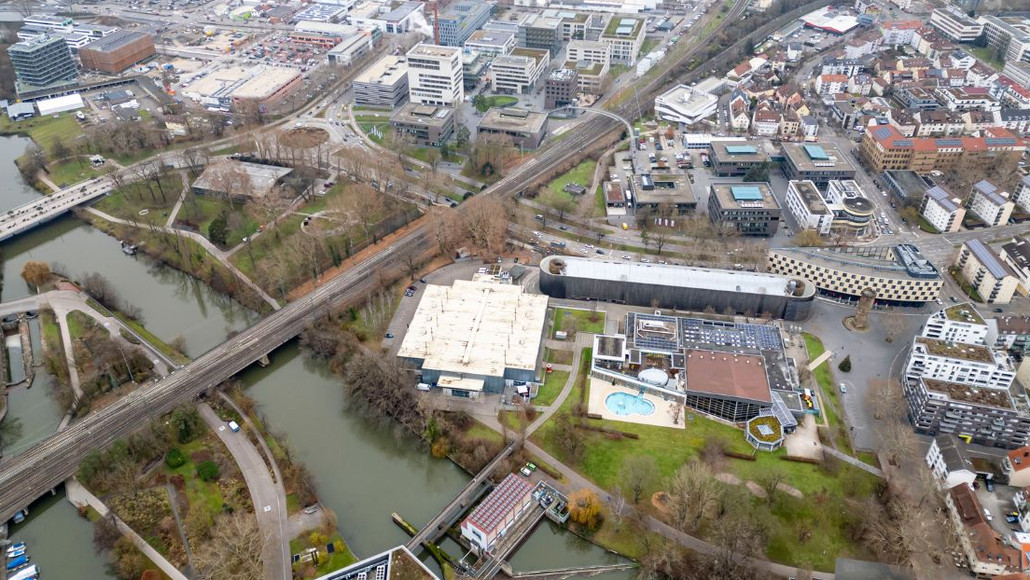 Luftbild auf dem man das Gebiet sieht. Darauf sind das Soleo, die eissporthalle, die Rollsporthalle und 