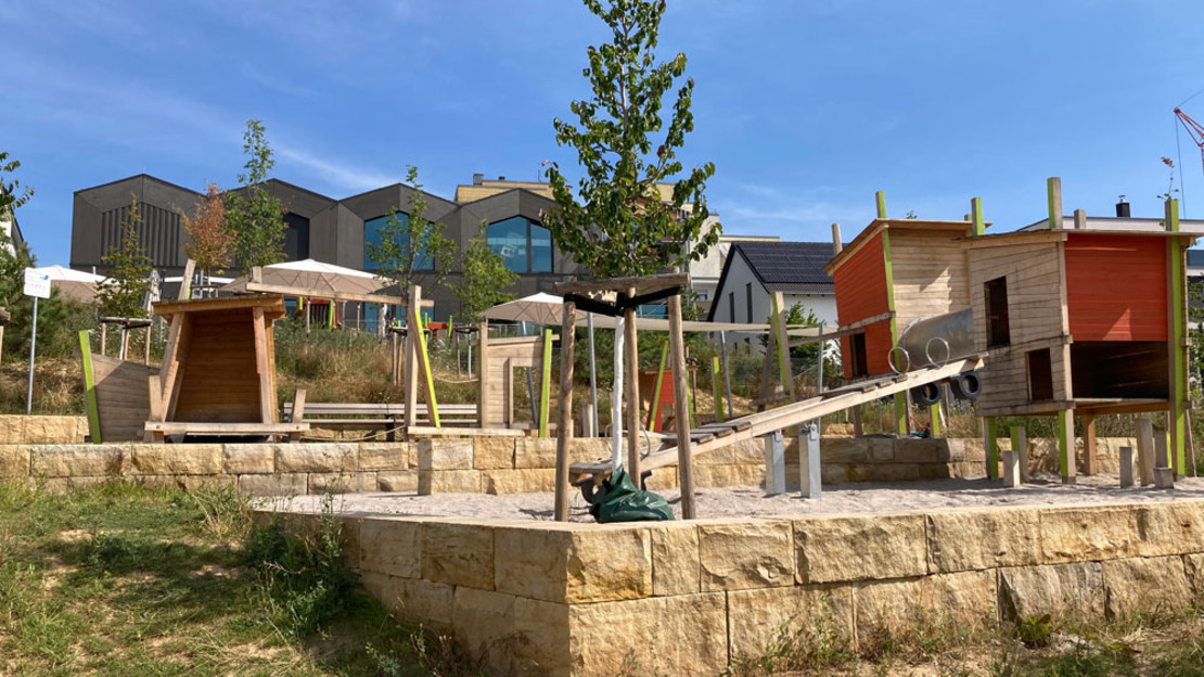 Am Schnittpunkt der beiden Hauptwege gelegen kann der Spielplatz zum Treffpunkt für das ganze Wohngebiet werden.  Fotos: Stadt Heilbronn/A. Kühn