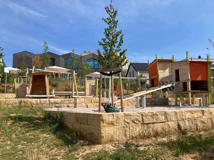 Am Schnittpunkt der beiden Hauptwege gelegen kann der Spielplatz zum Treffpunkt für das ganze Wohngebiet werden. Fotos: Stadt Heilbronn/A. Kühn