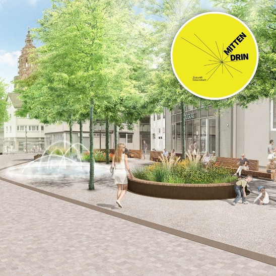 Visualisierung der künftigen Eichgasse in Heilbronn: Eine breite Fußgängerzone mit Bäumen, einem kreisförmigen Wasserspiel in der Mitte, bepflanzten Sitzinseln und mehreren Menschen, die spazieren gehen, sitzen oder spielen. Rechts befinden sich Geschäfte und lange Sitzbänke entlang der Gebäude.