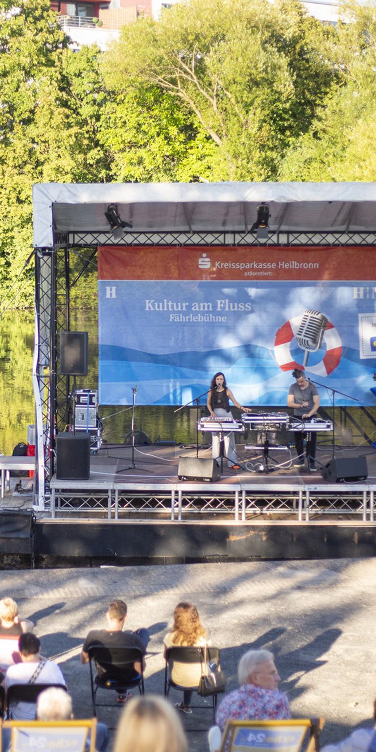 Fährlebühne im Neckar mit "Kultur am Fluss"