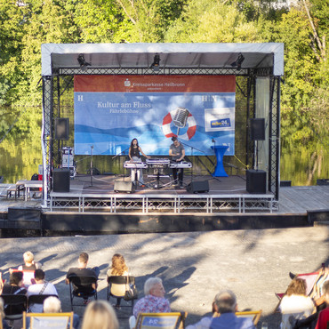 Fährlebühne im Neckar mit "Kultur am Fluss"