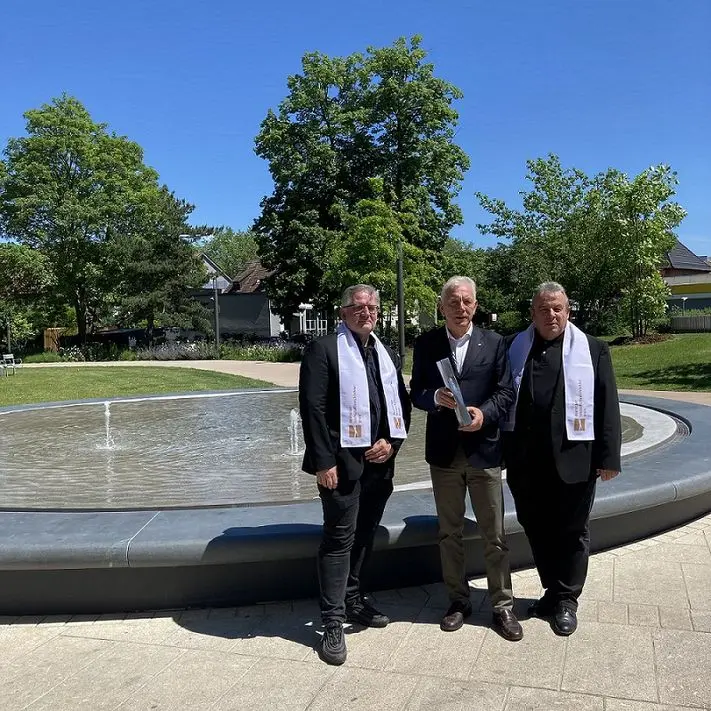 Oberbürgermeister Harry Mergel (Mitte) mit Baubürgermeister Wilfried Hajek (rechts) und Grünflächenamtsleiter Oliver Toellner (links).