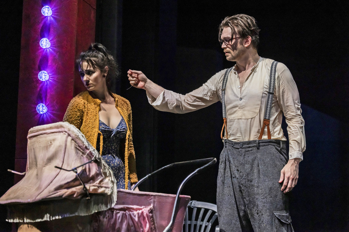 Man sieht eine Szene aus dem Stück "Woyzeck" (Foto: J. Quast)