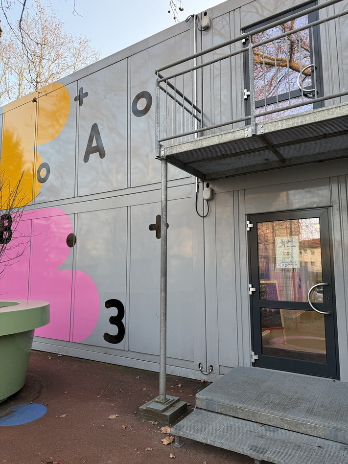 Vorübergehendes Domizil der neuen Innenstadt-Grundschule auf dem Gelände der Fritz-Ulrich-Schule