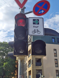 Schild Grünpfeil nur für Radfahrer