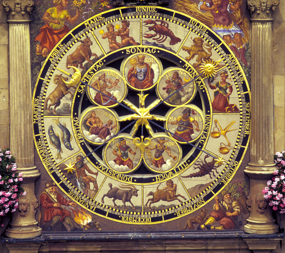 Astronomische Kunstuhr am Rathaus