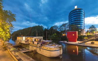 Blick auf das Theaterschiff Heilbronn
