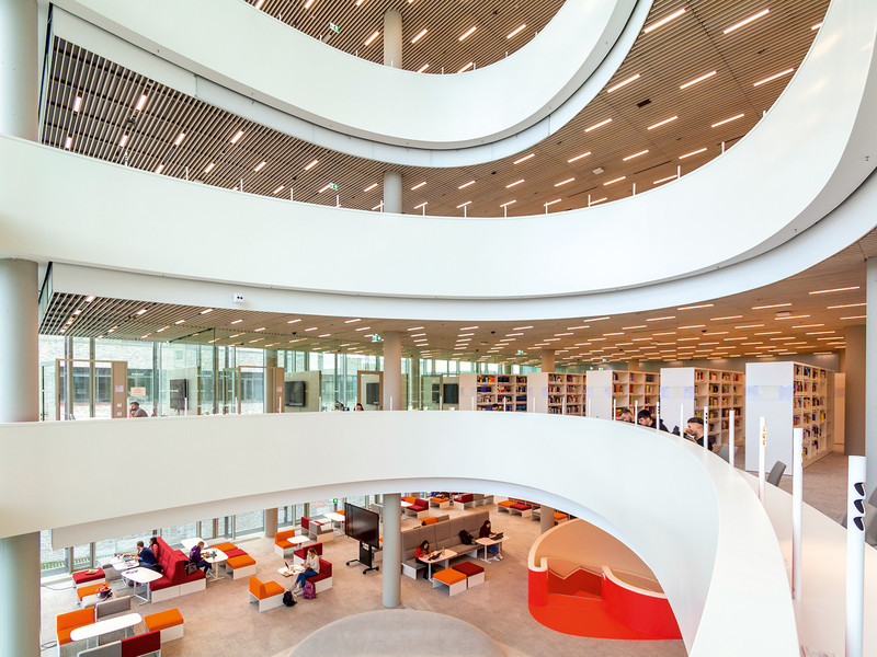 Bildungscampus Bibliothek innen