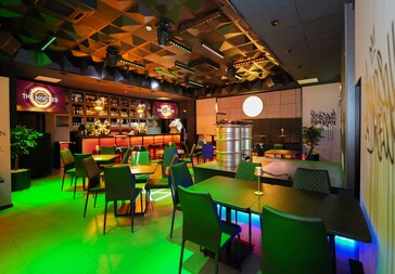 The Nineties Bar & Event Location