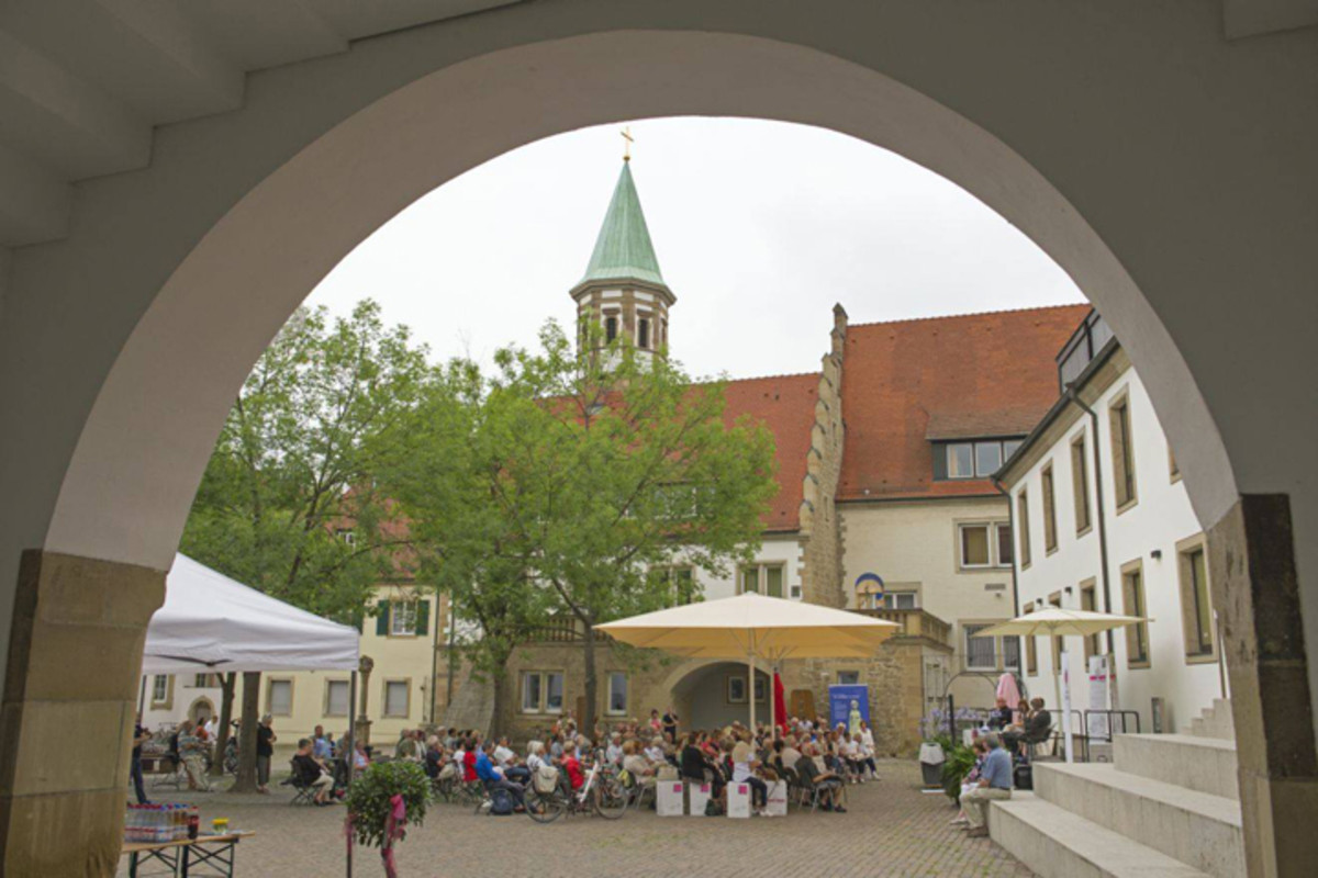 Die „Wissenspause" lädt im Sommer in den Deutschhof ein.