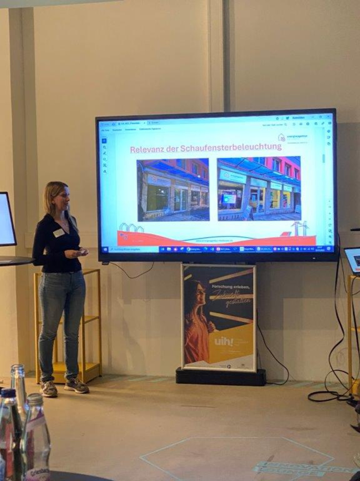 Jeannine Weinbrenner von der Energieagentur Heilbronn GmbH spricht beim vierten Innenstadt-Club über Energieeffiziente Beleuchtung.