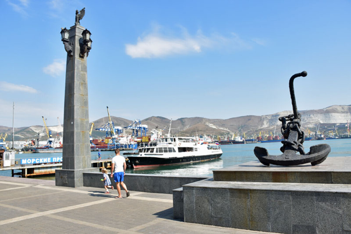 Promenade mit Blick auf den Hafen - Foto: Küpper