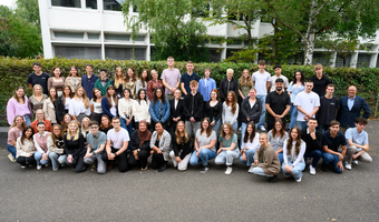 Insgesamt darf die Stadt Heilbronn 74 neue Auszubildende, Dual Studierende sowie Praktikantinnen und Praktikanten im Jahr 2025 begrüßen. (Foto: Stadtarchiv Heilbronn/B. Kimmerle)