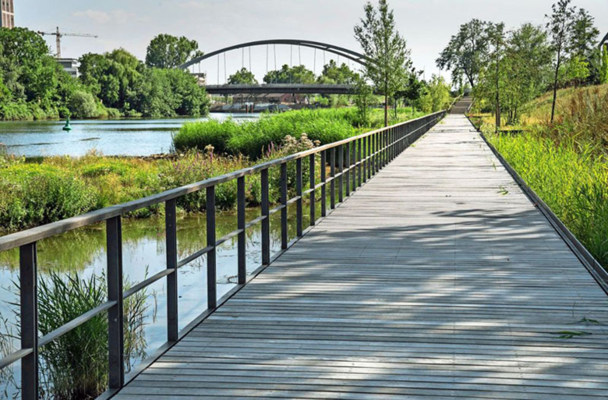 Holzsteg im Neckaruferpark - Foto: BUGA Heilbronn 2019 GmbH