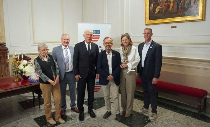 Treffen im Rathaus in Béziers – (v.l.) die erste stellvertretende Bürgermeisterin Béziers Élisabeth Pissarro, Rainer Hinderer, Heilbronns Oberbürgermeister Harry Mergel, Béziers Bürgermeister Robert Ménard mit Ehefrau Emmanuelle Ménard, Thomas Randecker (Foto: Stadt Heilbronn)