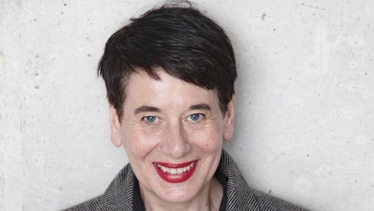 Das Bild zeigt die Berliner Künstlerin Andrea Pichl, die in Heilbronn mit dem Ernst Franz Vogelmann-Preis ausgezeichnet worden ist. 