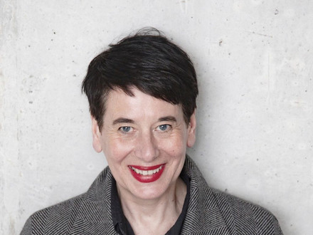 Das Bild zeigt die Berliner Künstlerin Andrea Pichl, die in Heilbronn mit dem Ernst Franz Vogelmann-Preis ausgezeichnet worden ist. 