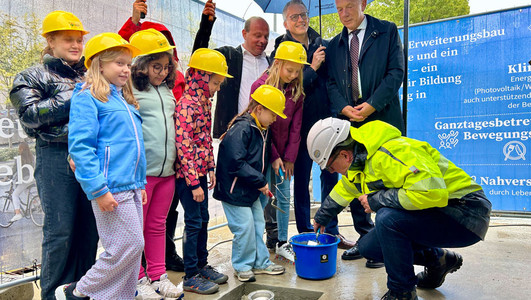 Grundsteinlegung für die Erweiterung der Grundschule Alt-Böckingen und einen Lebensmittelmarkt