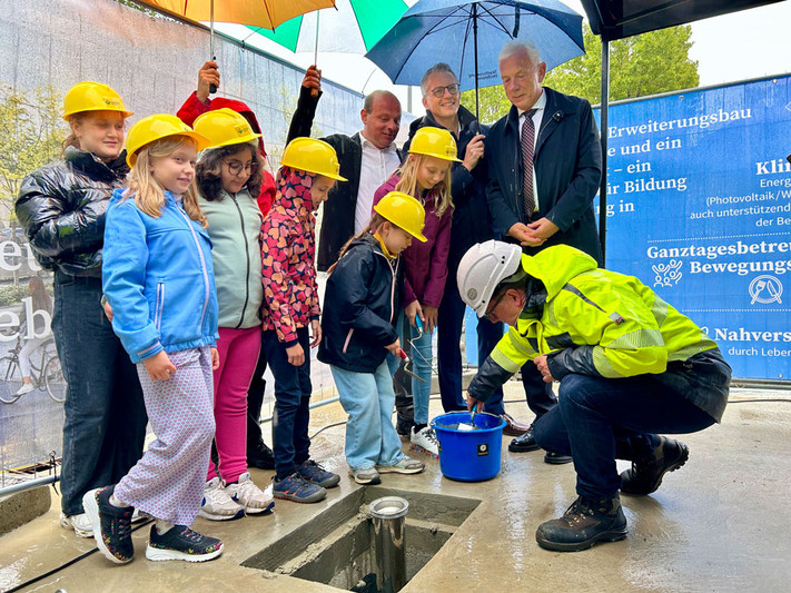 Grundsteinlegung für die Erweiterung der Grundschule Alt-Böckingen und einen Lebensmittelmarkt