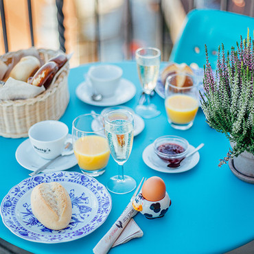 Frühstücksangebot auf dem Hafenmarktturm